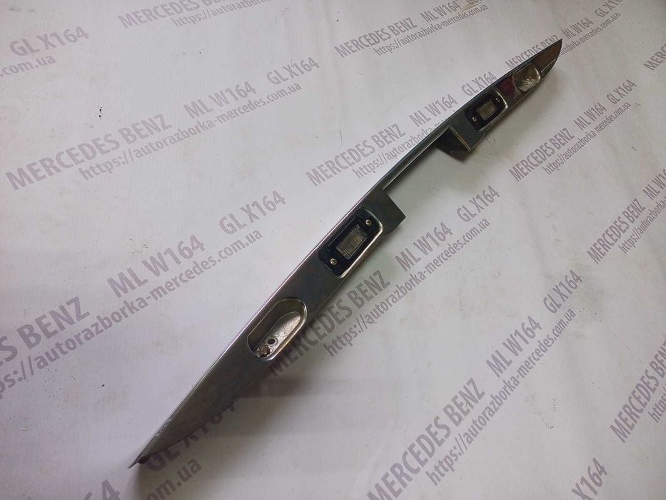 Хромована планка підсвітки номера кришкі багажника ML W164 GL X164