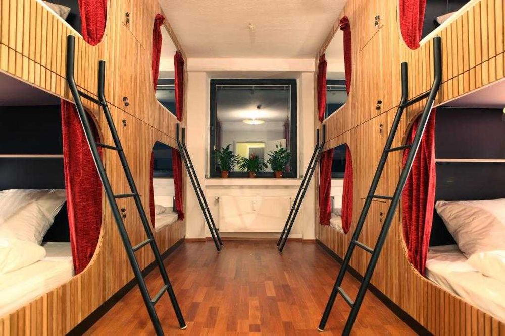 NEW VIP Хостел у Києві, метро Теремки / Іподром Телефонуй