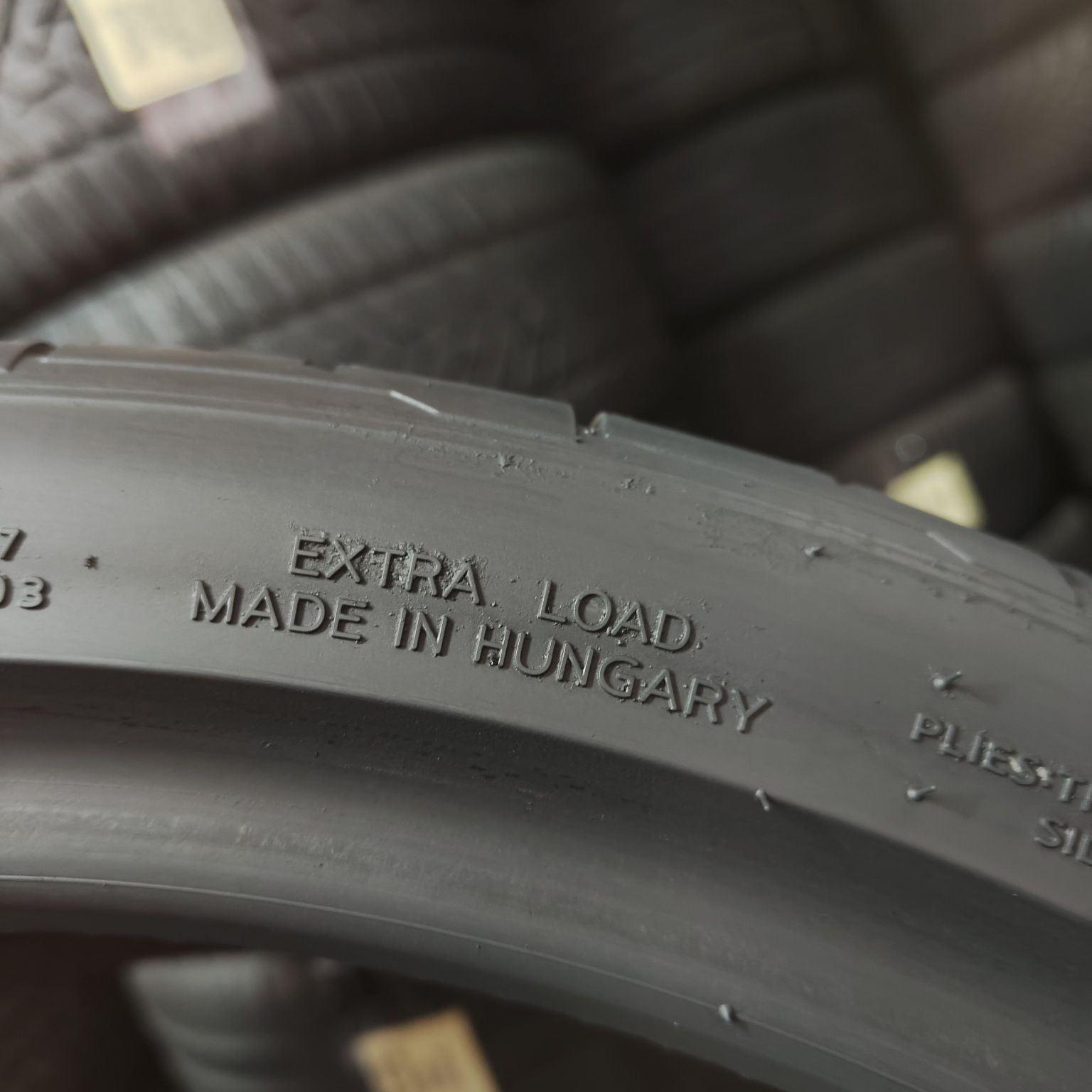 235/35/19 XL Sprzedam parę opon letnich Hankook