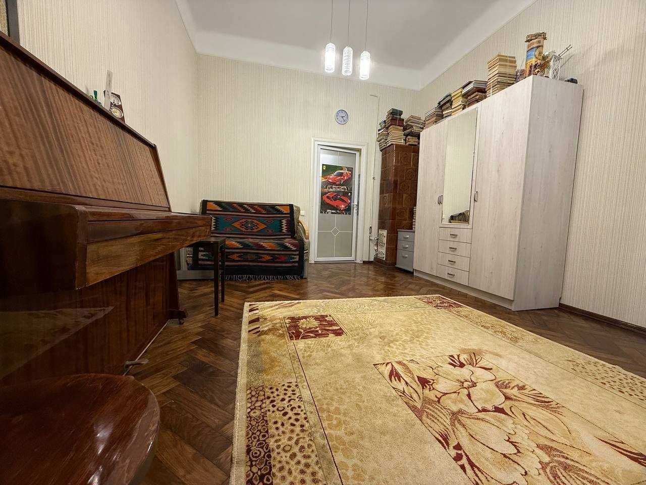 Продаж 1 кімнатної квартири + кабінет вул. Донцова (центр)