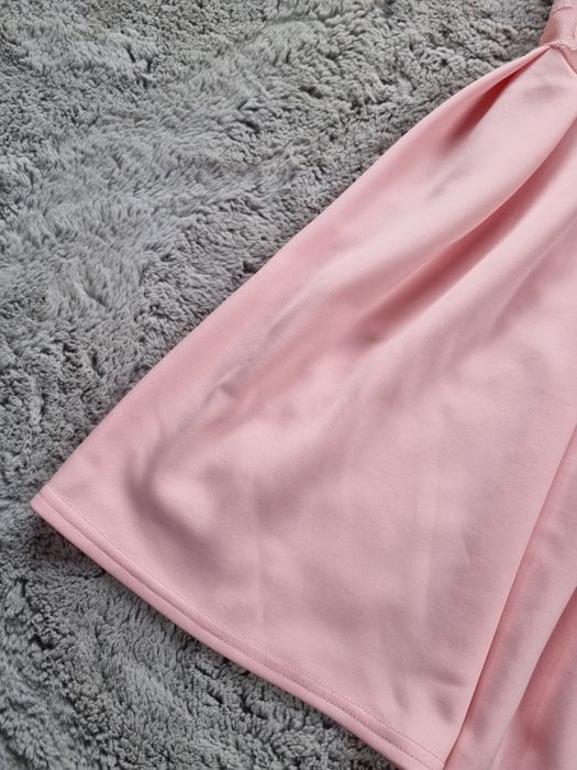 Różowa sukienka motyw róz rozmiar S