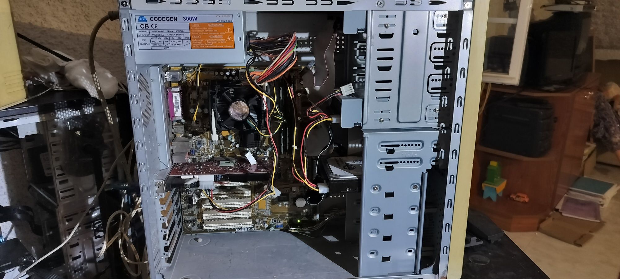 Computador barato de secretária
