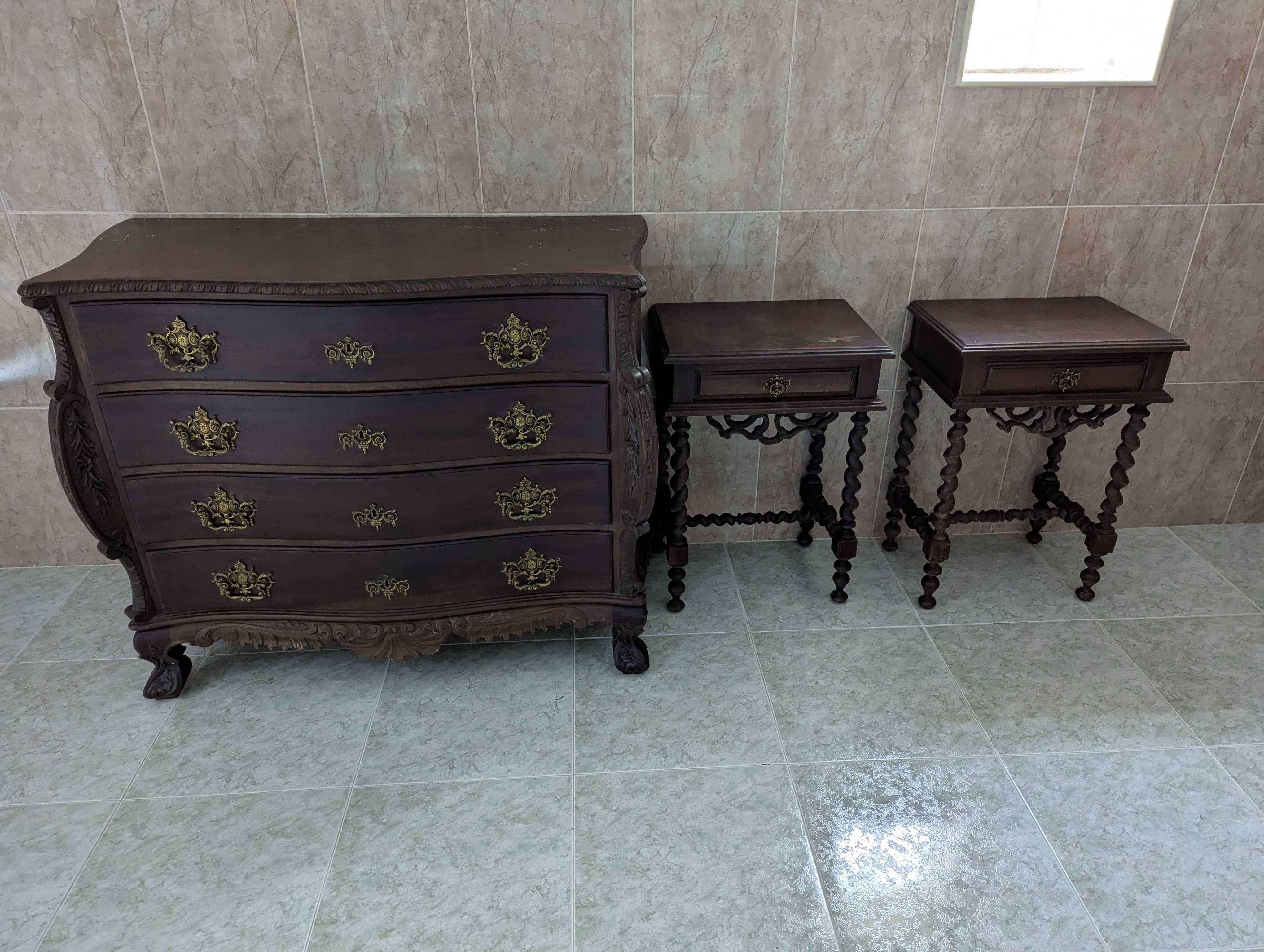 Conjunto de móveis de quarto em madeira maciça