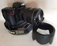 Nikon D300 com grip Nikon e lente 17-55mm f2.8