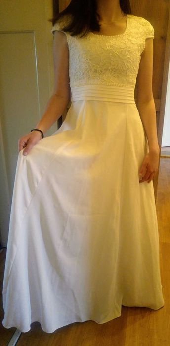 prosta suknia ślubna