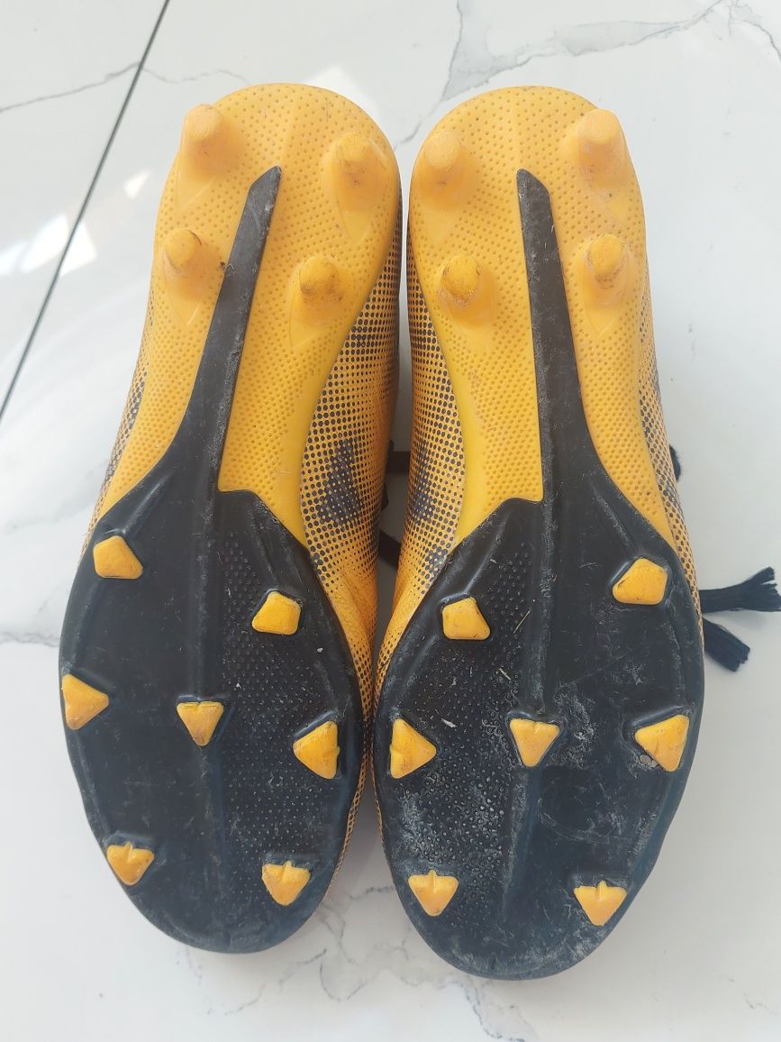 Buty korki 38 rozmiar Huari