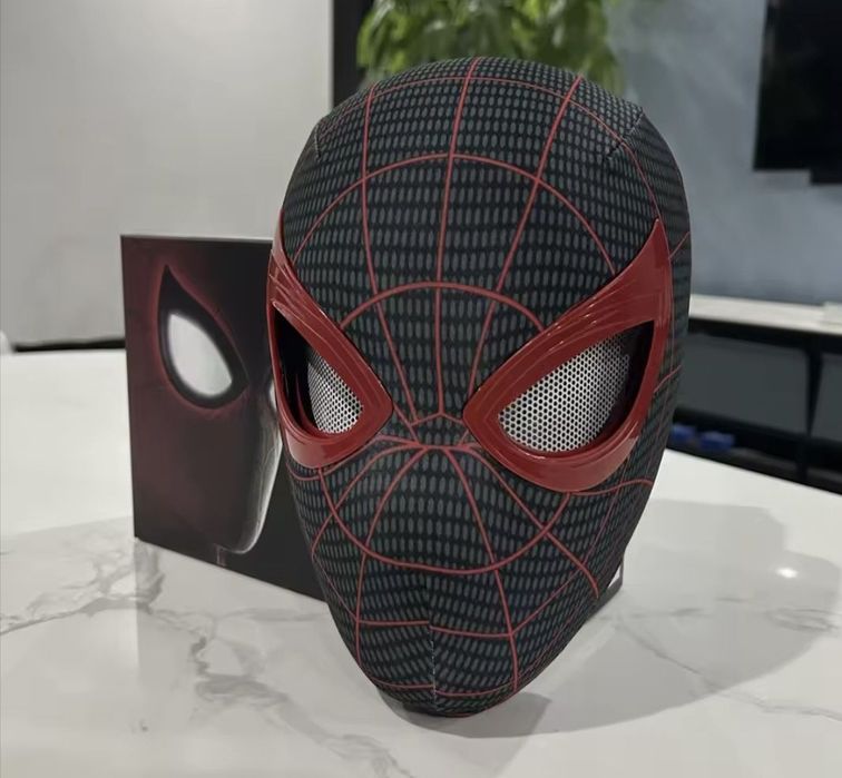 Czarna maska spideman