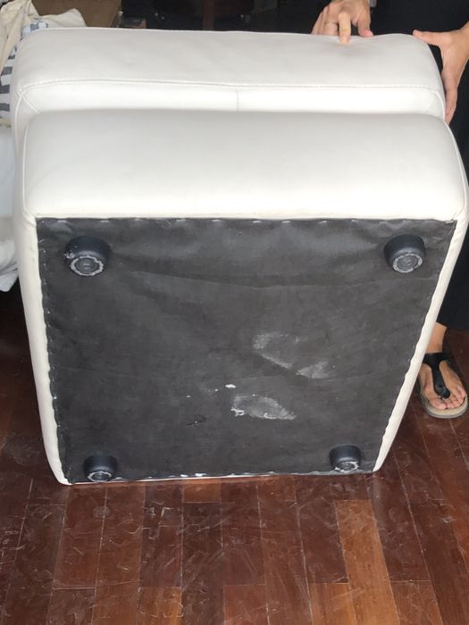 Pufe de pele branca - bom estado