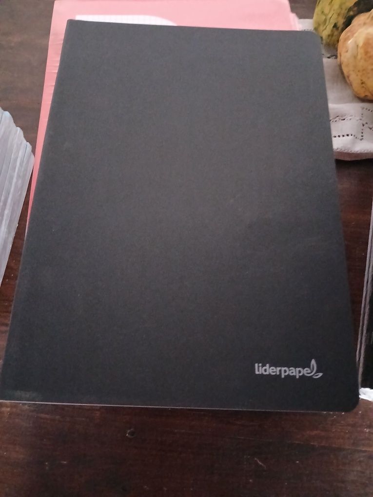Cadernos A4 capa preta