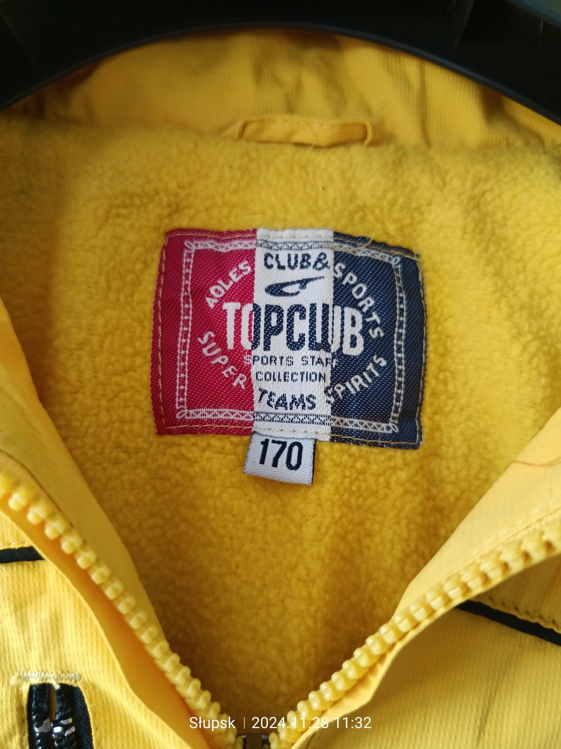 Bluza chłopięca z kapturem.