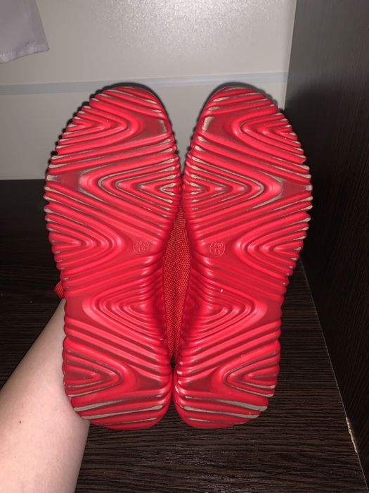 Червоні кросівки жіночі Gelsomino