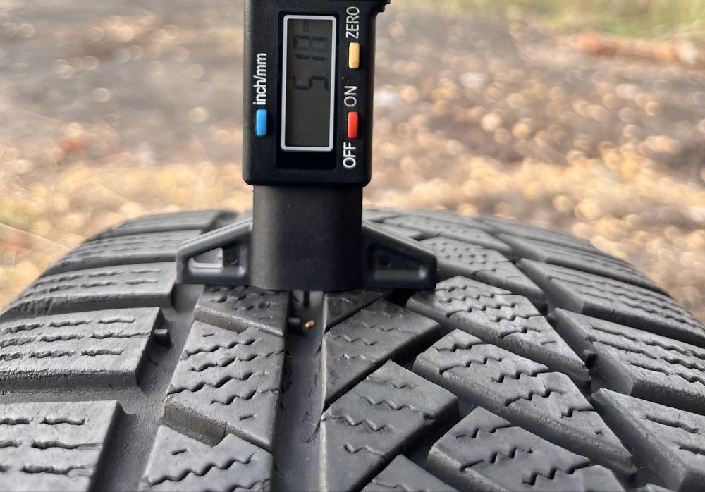 Зимові шини пара 215/65 r17 Continental
