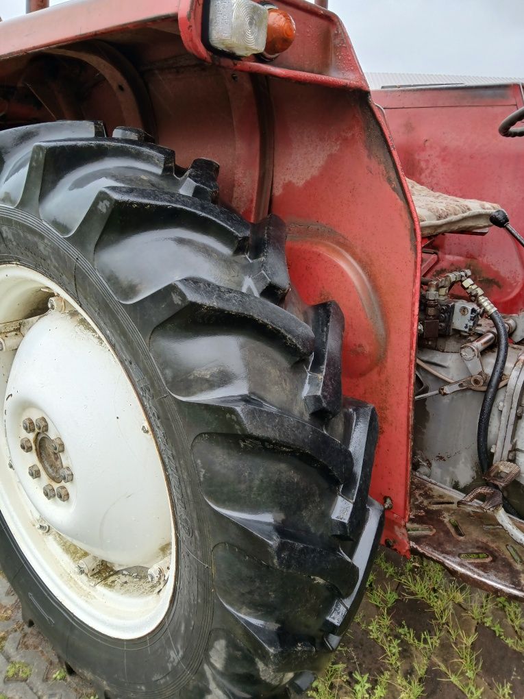Ciągnik Massey Ferguso 135 Traktor Ferguson