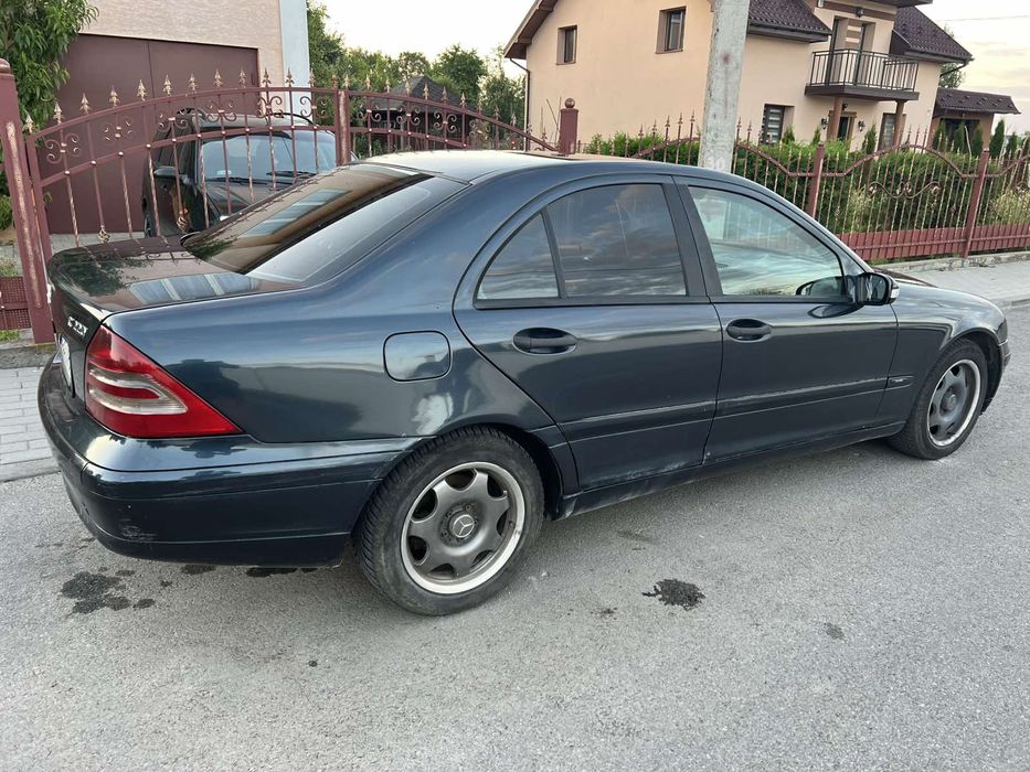 Mersedes Benz c класу