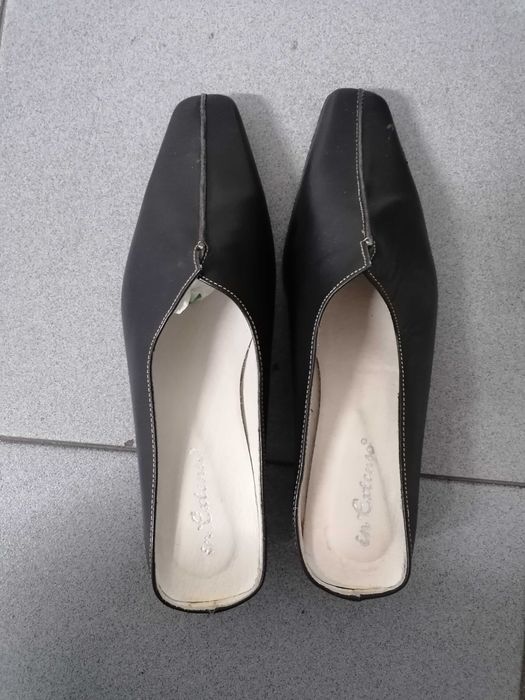 Sapatos em bom estado pretos