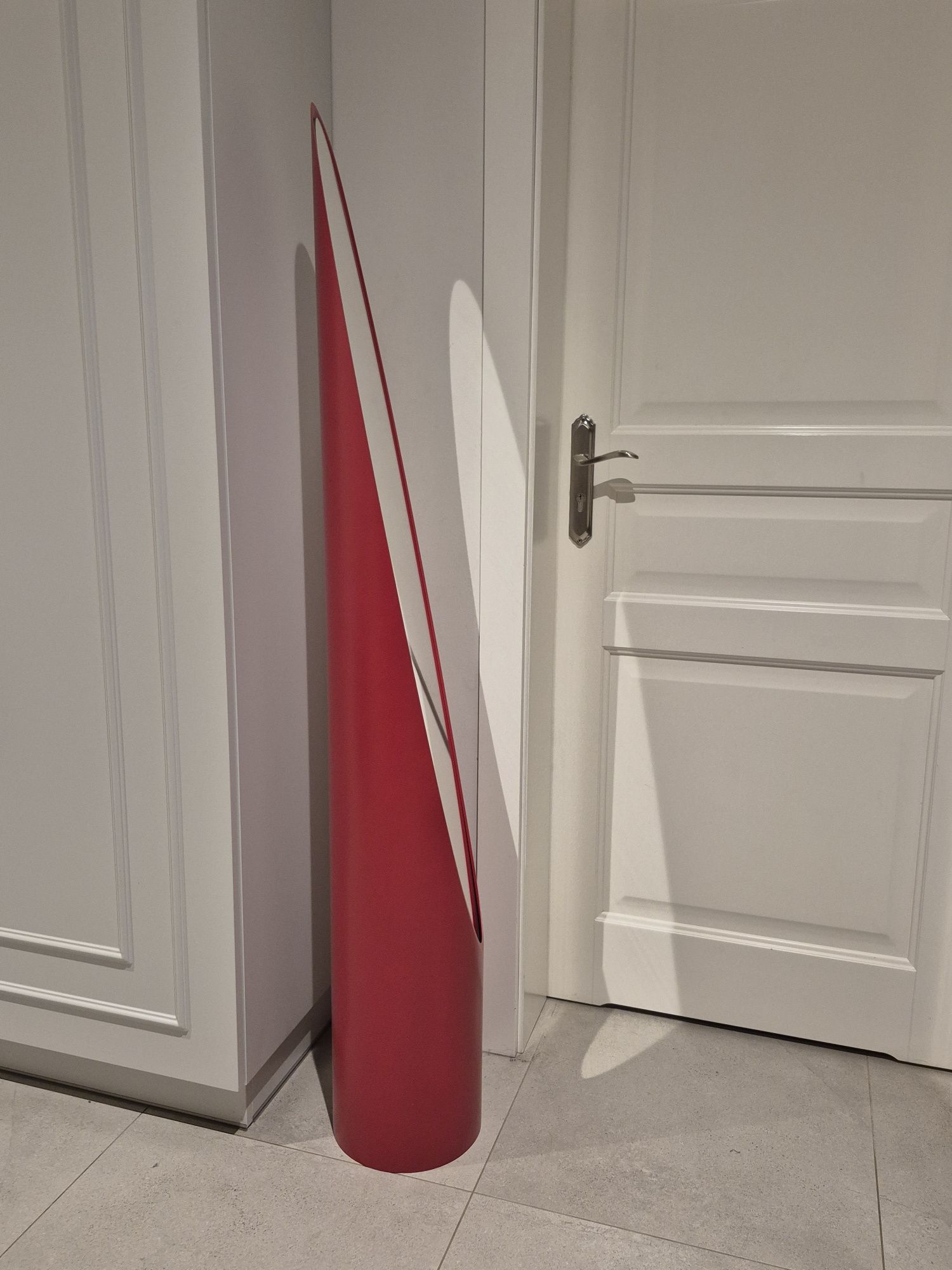 Lustro stojące Unghia Lipstick – czerwony mat – włoskiego design