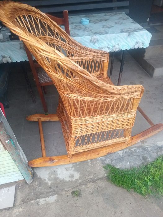 Продам крісло качалку
