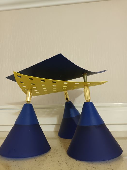 Продам люстру на три плафона