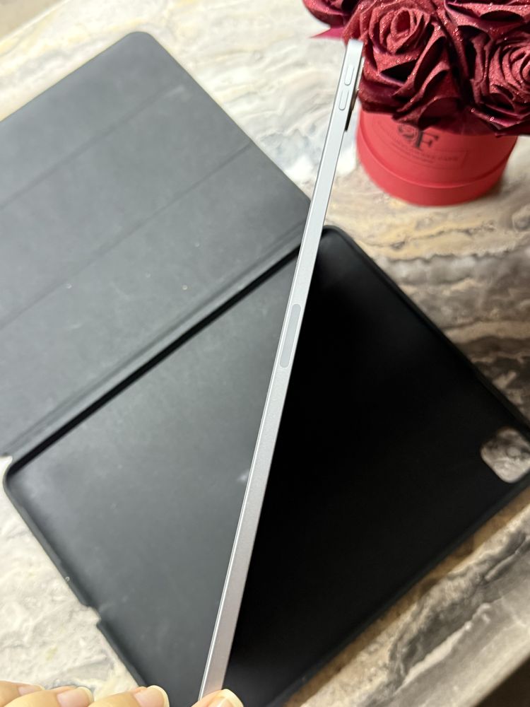 Apple iPad Pro 12.9” (6 покоління, 2022, Wi‑Fi, 128 ГБ)