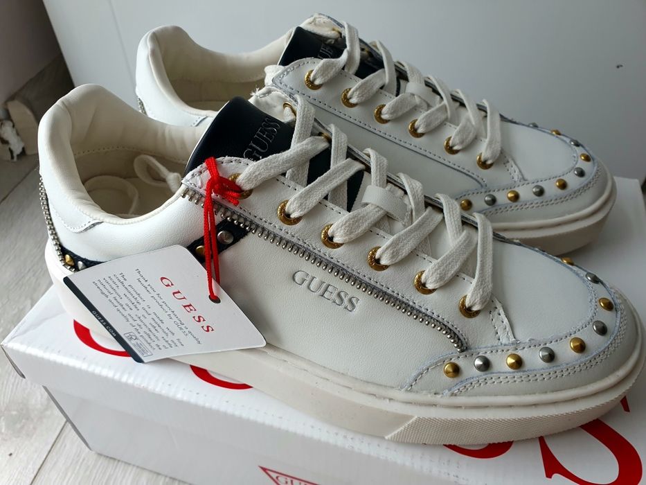 GUESS - Sneakersy FM5VIS LEA 12 - Białe - rozmiar 39