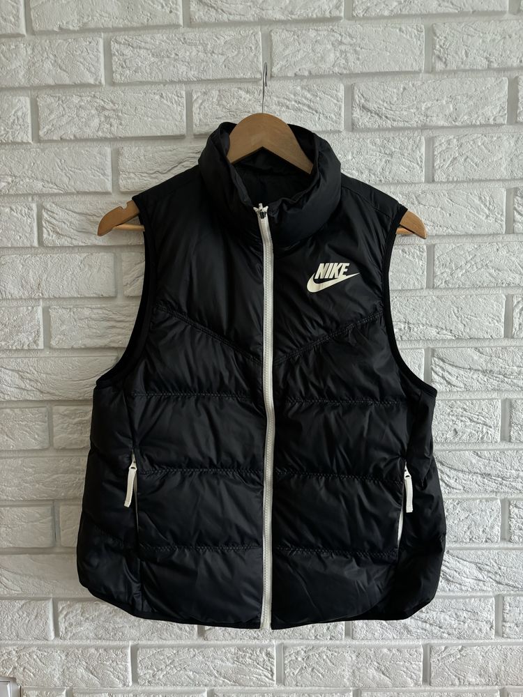 Nike Wr Dwn Fill Vest Rev (939442-010) женская жилетка