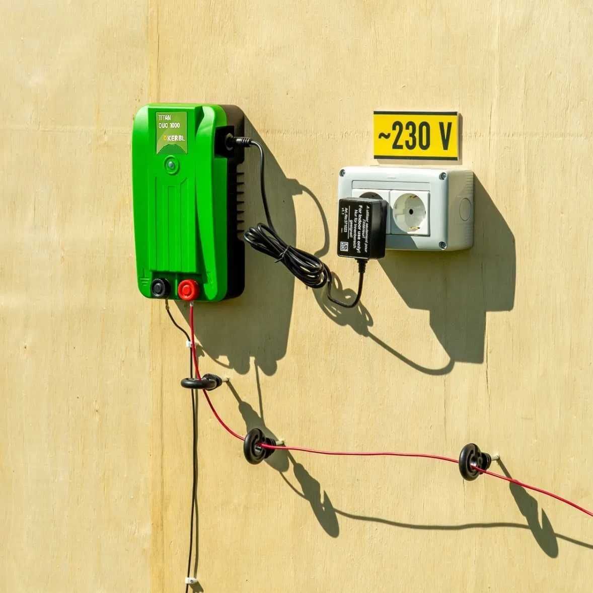 Elektryzator uniwersalny KERBL TITAN DUO 1000 dla koni, bydła 1,0 J