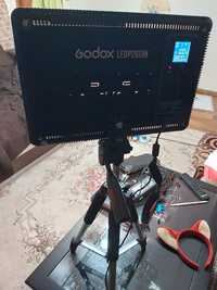Godox LEDP260C панель и штатив UM-TR57 Ultimaxx