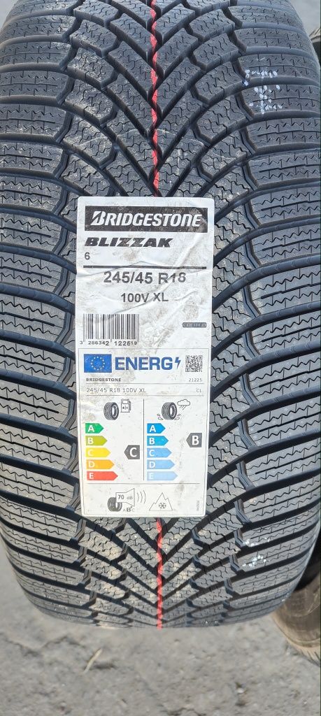 245/45R18r Bridgestone Blizzka 6 Enlite