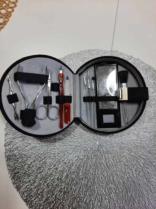 Zestaw do manicure I makijażu