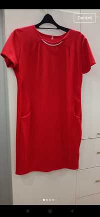 Piękna czerwona sukienka krótki rękaw
