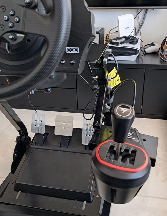 Volante gaming Thrustmaster T300 RS GT edition completo com suporte
