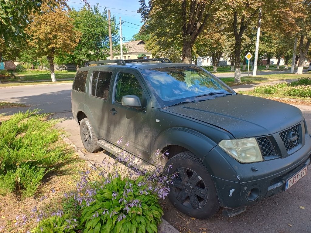 Ніссан Pathfinder
