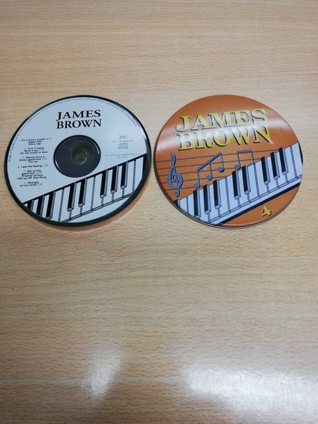 CD de James Brown em caixa de chapa