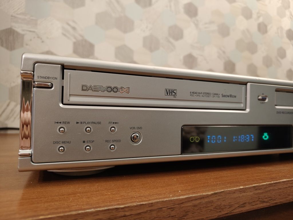 Nagrywarka DVD VHS Daewoo DF-7100