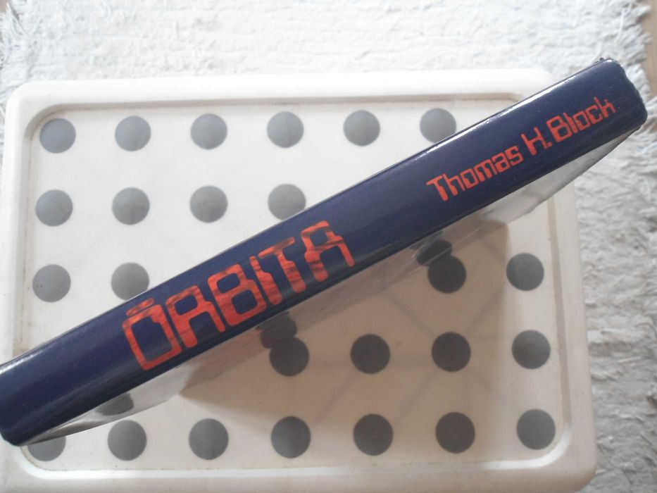 Órbita por Thomas H. Bock