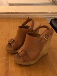Sandálias de couro em cunha, da Zara, tamanho 38