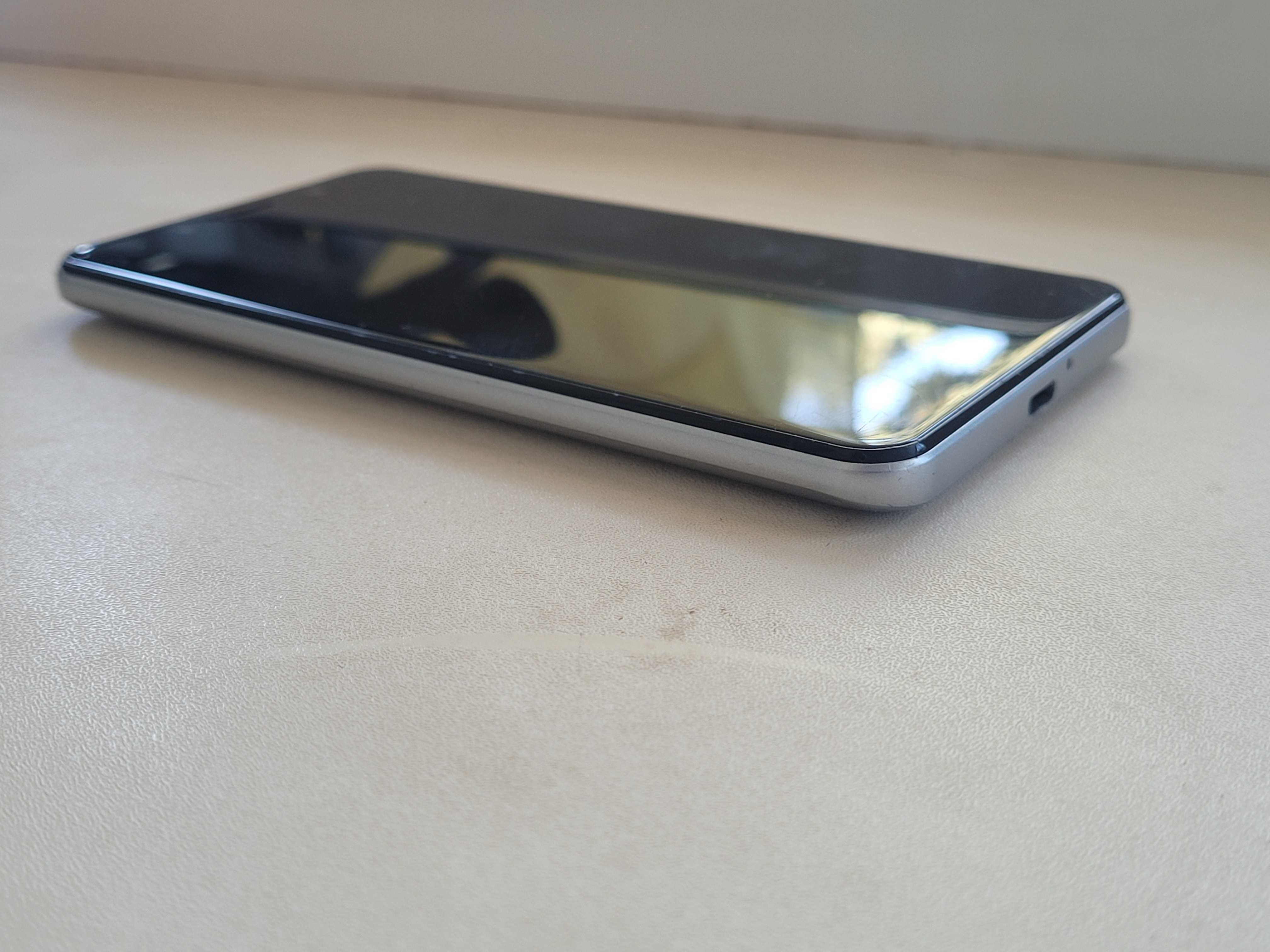 Смартфон Gigaset GS 180