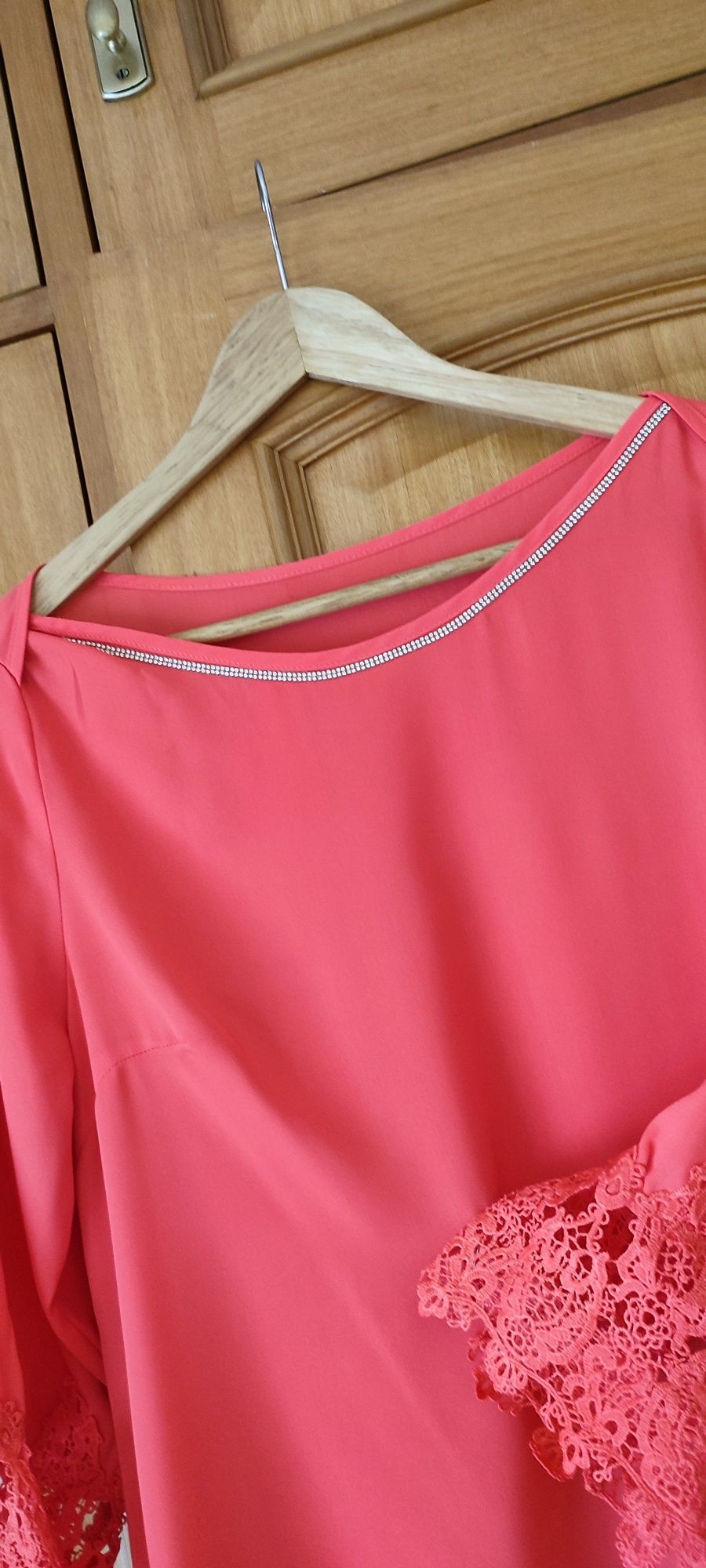 Blusa de senhora, em Coral. Veste um L