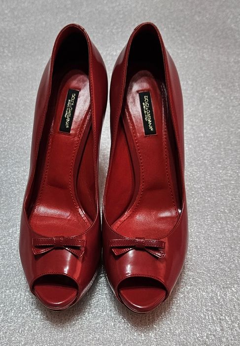 Оригинальные стильные  женские красные туфли DOLCE GABBANA
