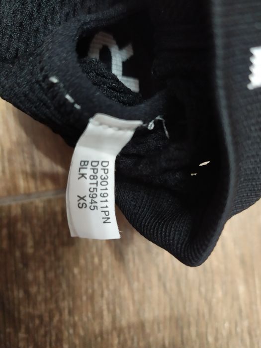 Top biustonosz sportowy DKNY sport czarny siateczkowy rozmiar XS 70b