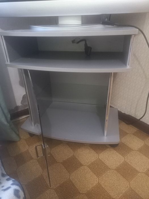 Тумба на колёсах