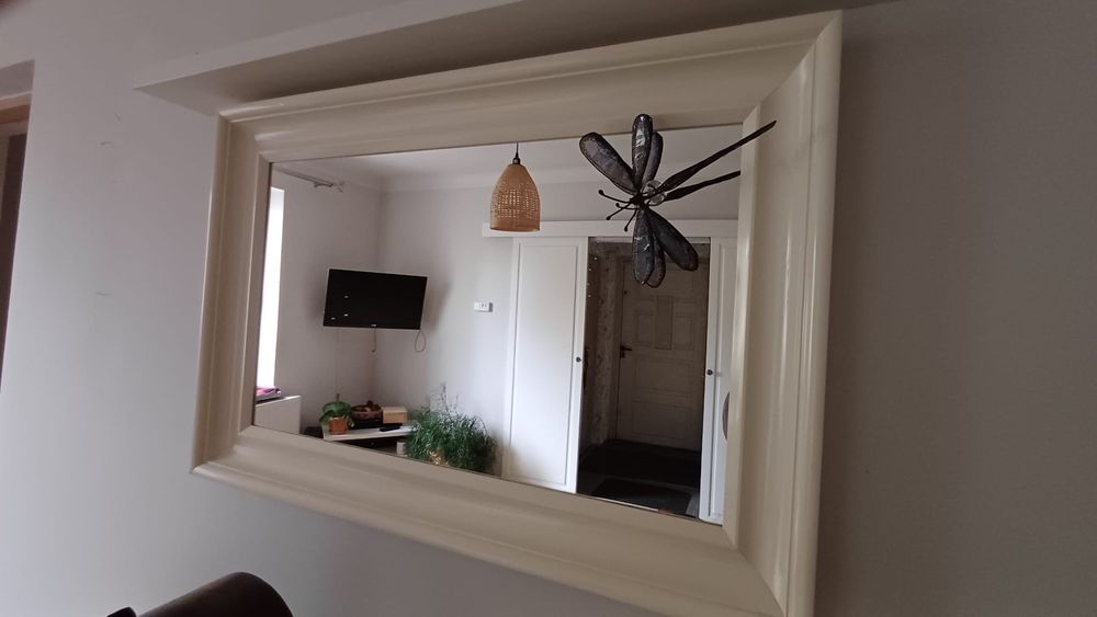 Lustro w białej ramie Ikea