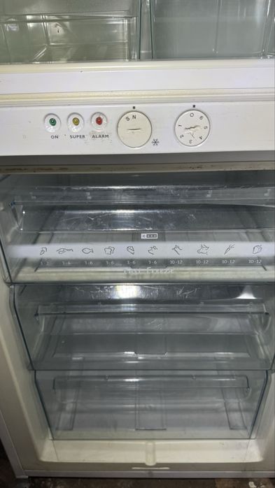 Sprzedam dużą lodówke do zabudowy marki Elektrolux