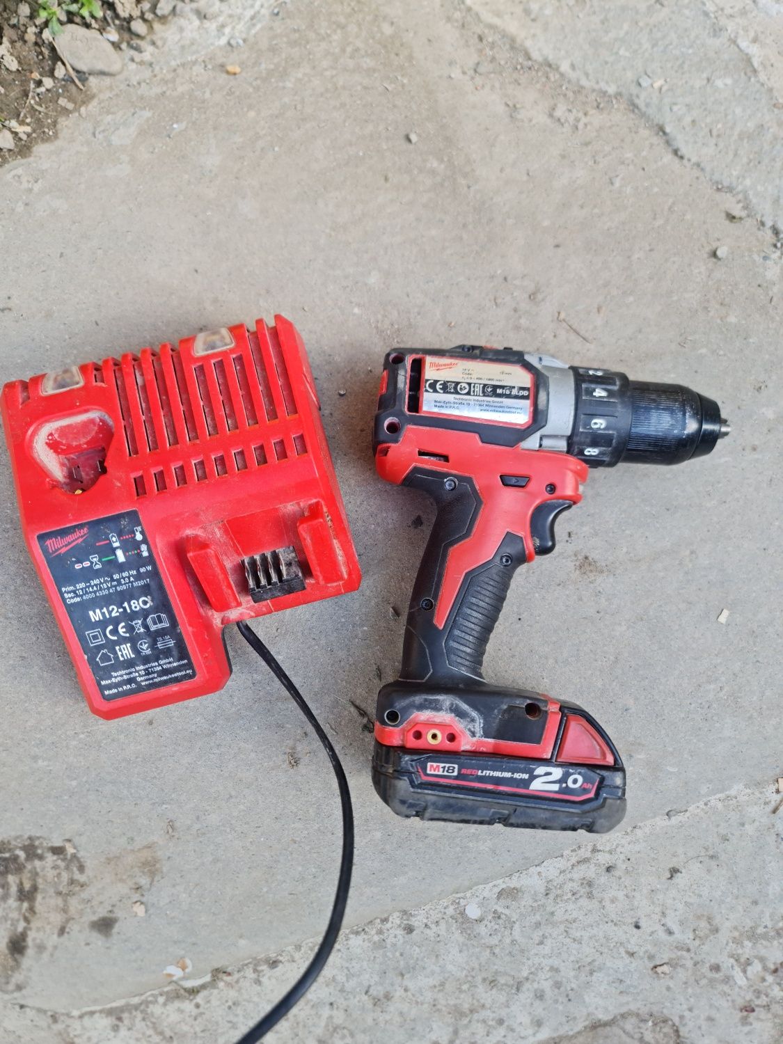 Продам шуруповерт milwaukee m18