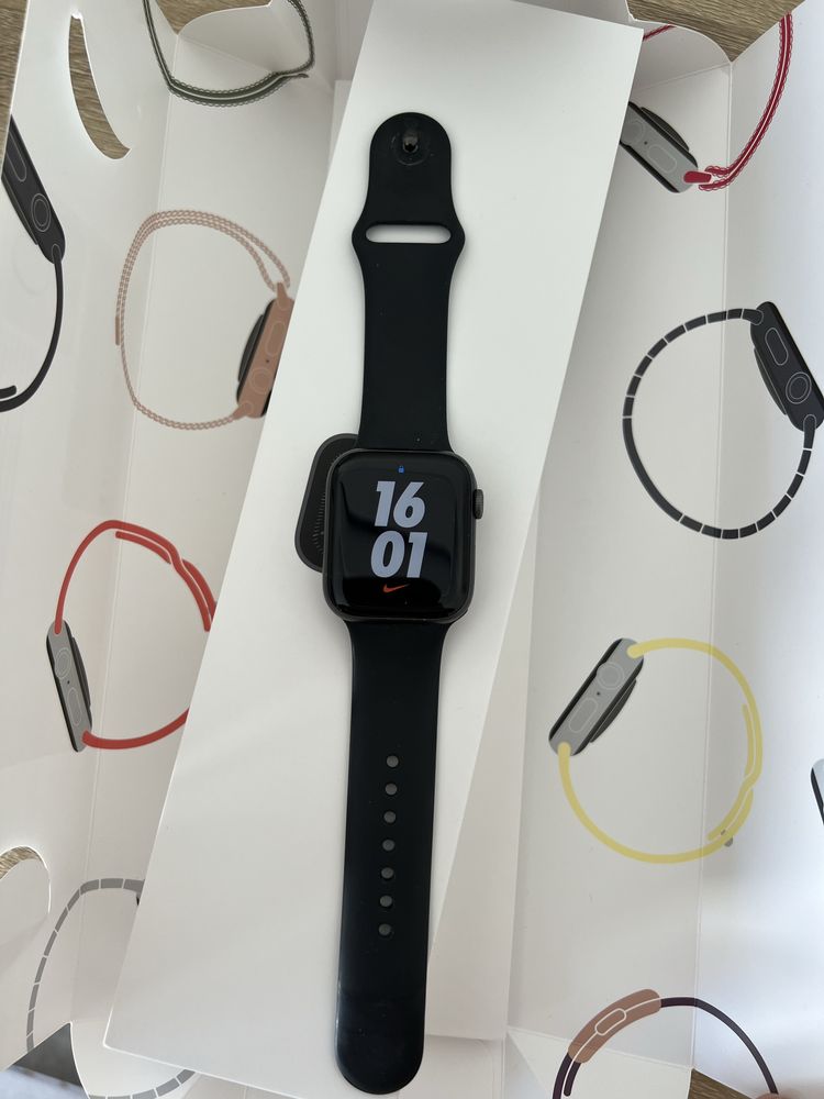 Apple watch serie 5 muito novo