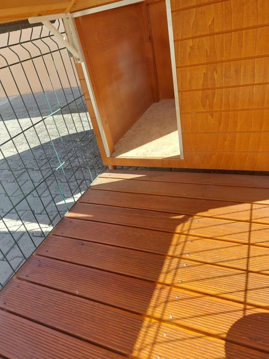 Casota para cão com isolamento térmico,  nunca usada.