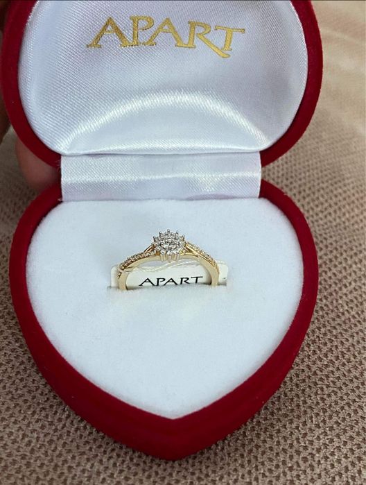 Złoty pierscionek zaręczynowy APART