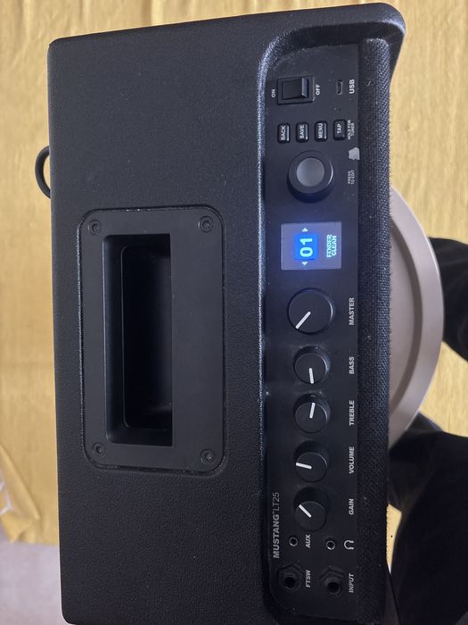 Amplificador para guitarra fender mustang Lt25