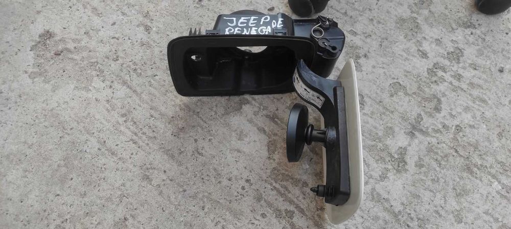 Лючок бака Jeep Renegade