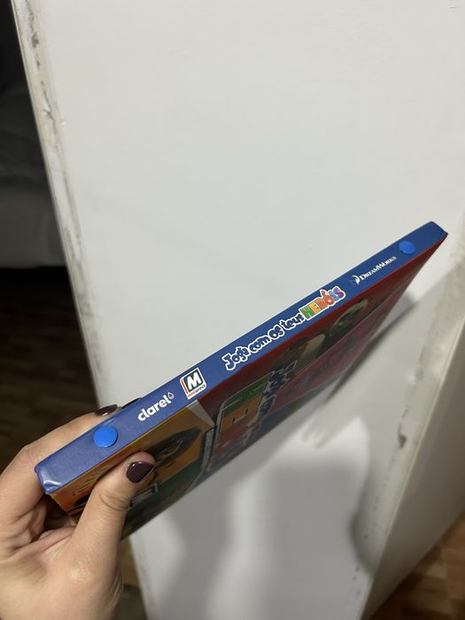 Caderneta joga com os seus herois